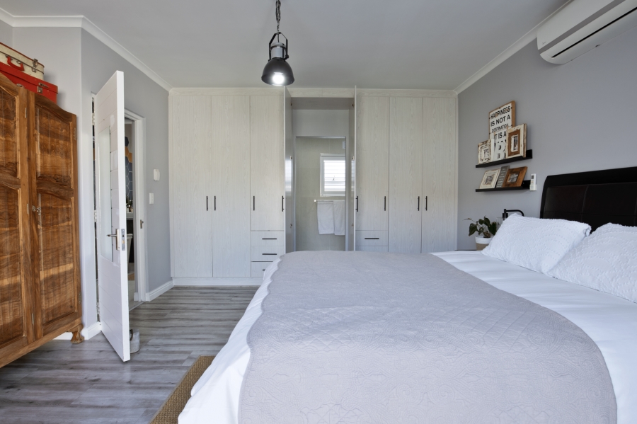3 Bedroom Property for Sale in Sunningdale Western Cape